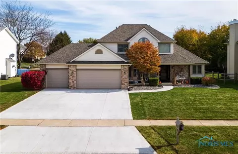6102 Mitchell Dr, Sylvania, OH 43560