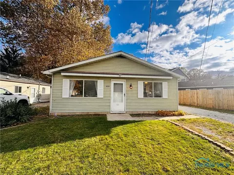 6022 James Rd, Oregon, OH 43616