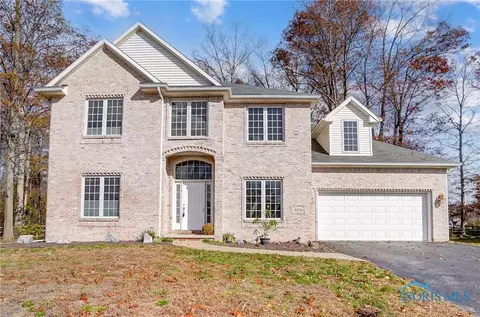 8836 Cedar Bend Rd, Sylvania, OH 43560
