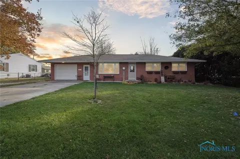 800 Fernwood Ave, Delta, OH 43515