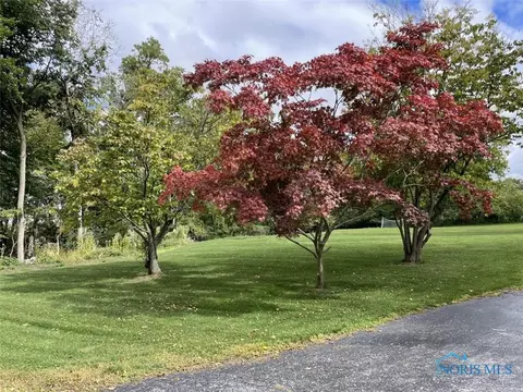 30218 Hickory Hill Dr, Perrysburg, OH 43551