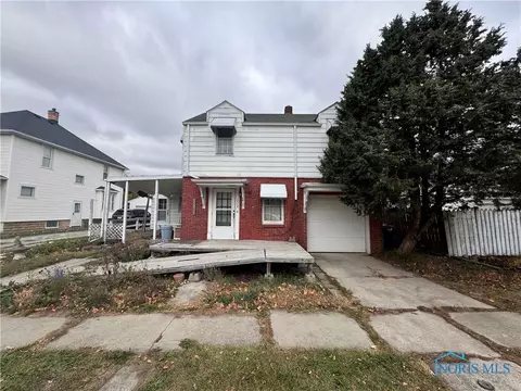 216 W Jackson St, Fostoria, OH 44830