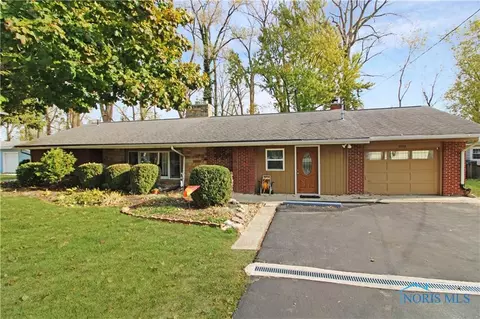2708 E Sand Rd, Port Clinton, OH 43452