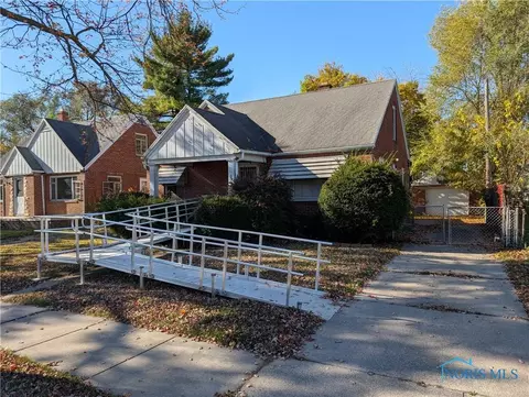 3323 Blackstone Dr, Toledo, OH 43608