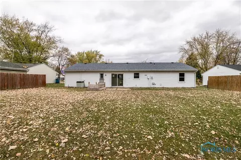 1110 Colonial Ln, Bryan, OH 43506 photo 4