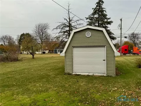 905 E High St, Bryan, OH 43506 photo 3