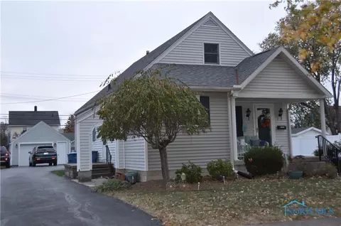 212 N Columbus Ave, Fremont, OH 43420