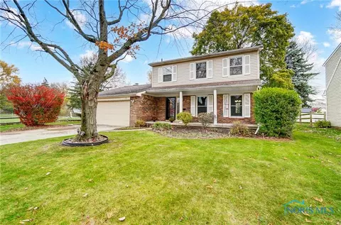 512 Highland Dr, Rossford, OH 43460
