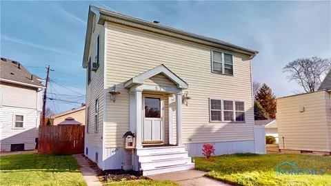 577 Dover Pl, Toledo, OH 43605