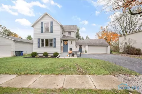 208 Dill Ave, Bowling Green, OH 43402