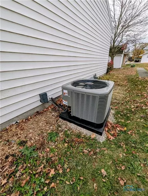 630 E South St, Bryan, OH 43506 photo 2