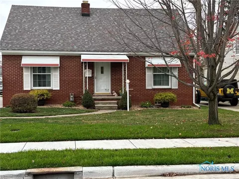 153 Windsor Dr, Rossford, OH 43460