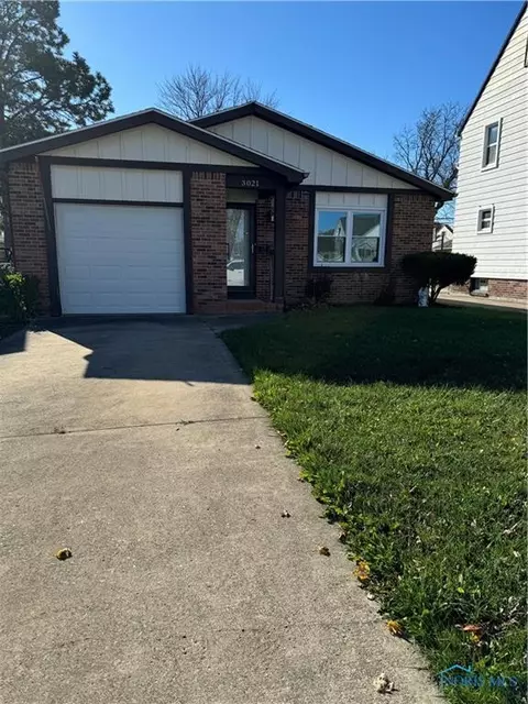 3021 Strathmoor Ave, Toledo, OH 43614