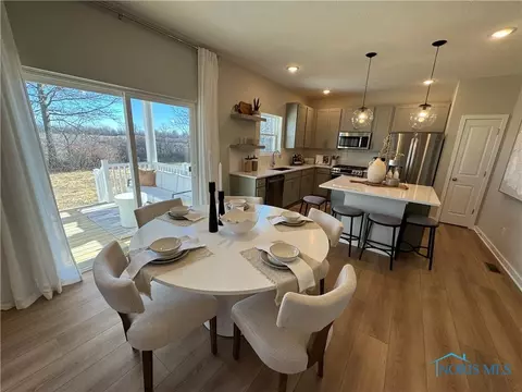 3028 Nautical Ln, Oregon, OH 43616 photo 2