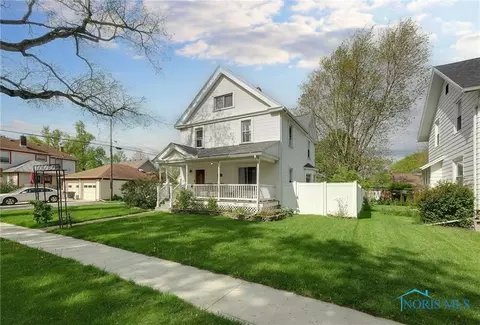 411 Maple St, Pemberville, OH 43450
