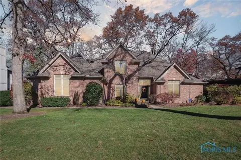 9042 Oak Valley Rd, Holland, OH 43528