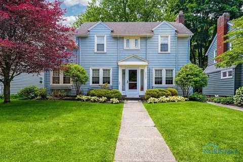 3327 Pelham Rd, Ottawa Hills, OH 43606
