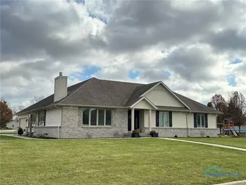 1001 Stonehedge Dr, Bryan, OH 43506