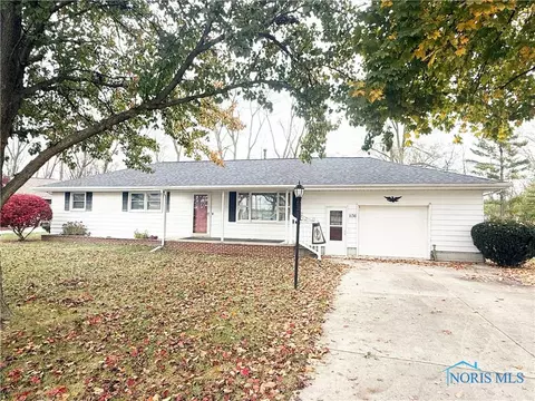 1136 E Park Ln, Fostoria, OH 44830