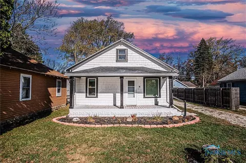 2442 Murray Dr, Toledo, OH 43613