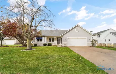 526 Woodland Dr, Rossford, OH 43460