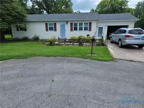 44 Hayward St, Tiffin, OH 44883