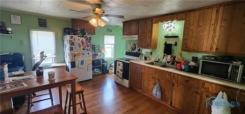 805 E 2nd St, Ottawa, OH 45875 photo 5