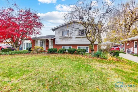5211 Grosse Point Pkwy, Toledo, OH 43611
