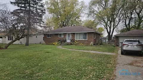 123 N Yarrow St, Oregon, OH 43616