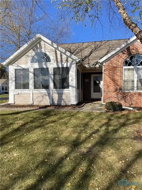 158 Summerfield Blvd, Bowling Green, OH 43402