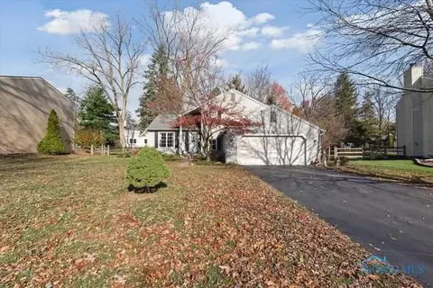 6868 Oakshade Rd, Sylvania, OH 43560