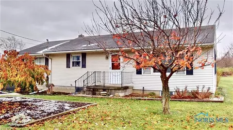 13113 Bishop Rd, Bowling Green, OH 43402