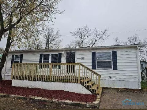 1461 Mustang Dr, Defiance, OH 43512