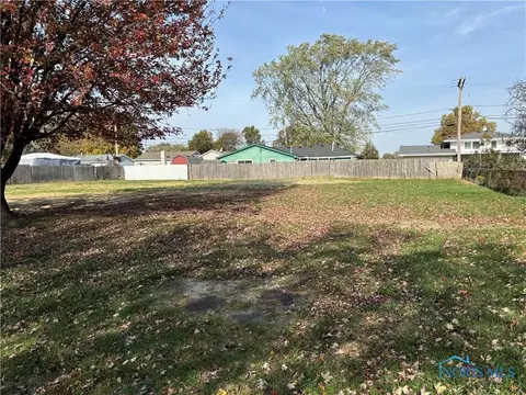 310 Dillrose Dr, Northwood, OH 43619