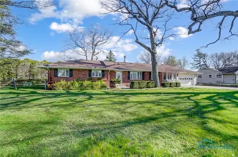 1362 Conneaut Ave, Bowling Green, OH 43402