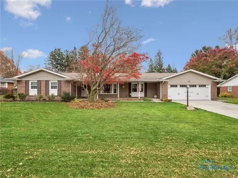 414 W Ridge Dr, Fostoria, OH 44830