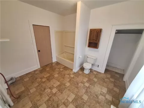 869 E High St, Bryan, OH 43506 photo 7