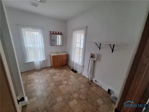 869 E High St, Bryan, OH 43506 photo 6