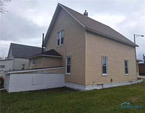 869 E High St, Bryan, OH 43506 photo 3