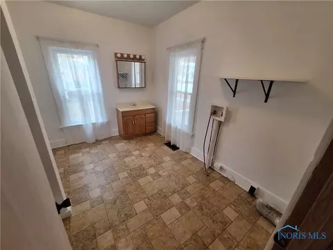 869 E High St, Bryan, OH 43506 photo 9