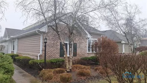 2410 Manoa Ln, Toledo, OH 43615