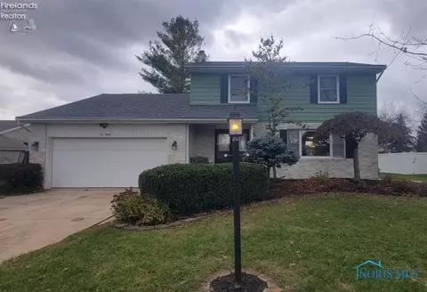 230 St Thomas Dr, Fremont, OH 43420
