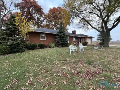 15240 W Poe Rd, Bowling Green, OH 43402