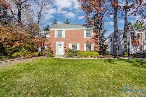 4140 Northmoor Rd, Ottawa Hills, OH 43606