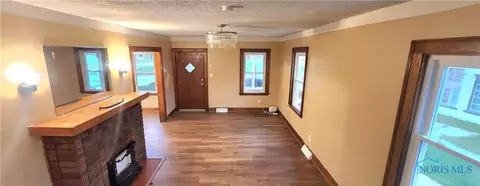 2040 Dorr St, Toledo, OH 43607 photo 2