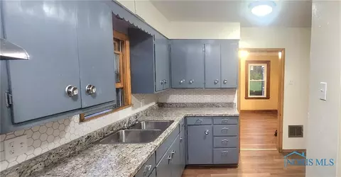 2040 Dorr St, Toledo, OH 43607 photo 10