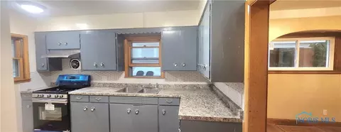 2040 Dorr St, Toledo, OH 43607 photo 8