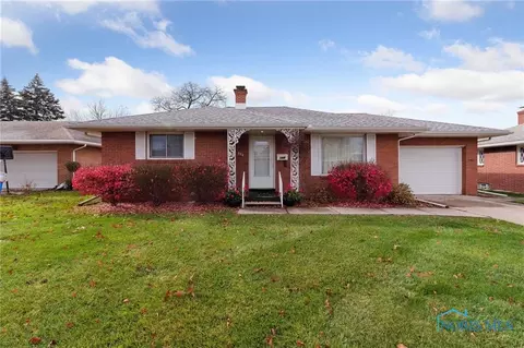 544 Holly Dr, Oregon, OH 43616