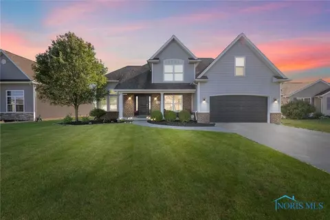 10767 Sun Trace Dr, Perrysburg, OH 43551