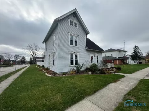 208 E North St, West Unity, OH 43570